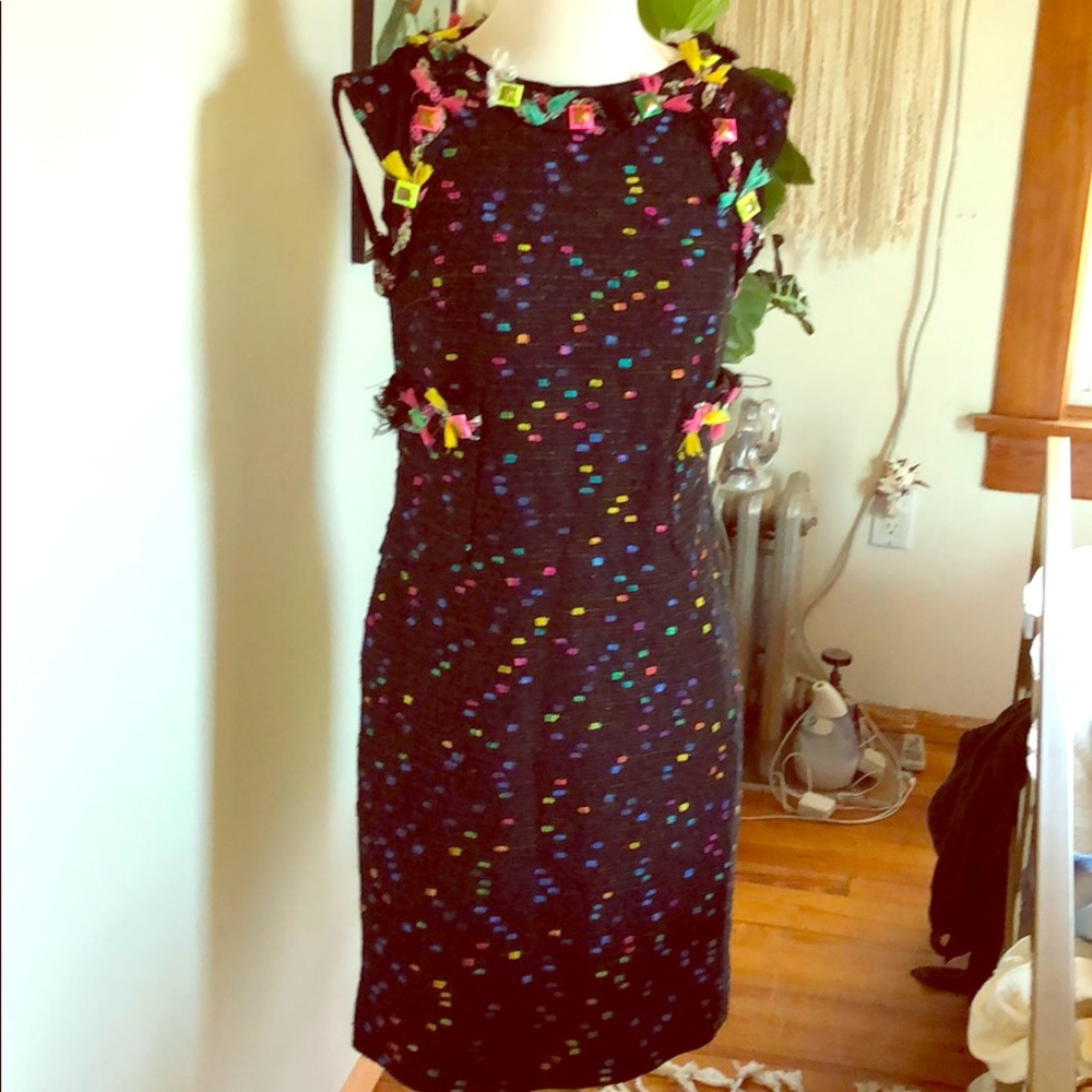 Unique fitted stress with fun decor